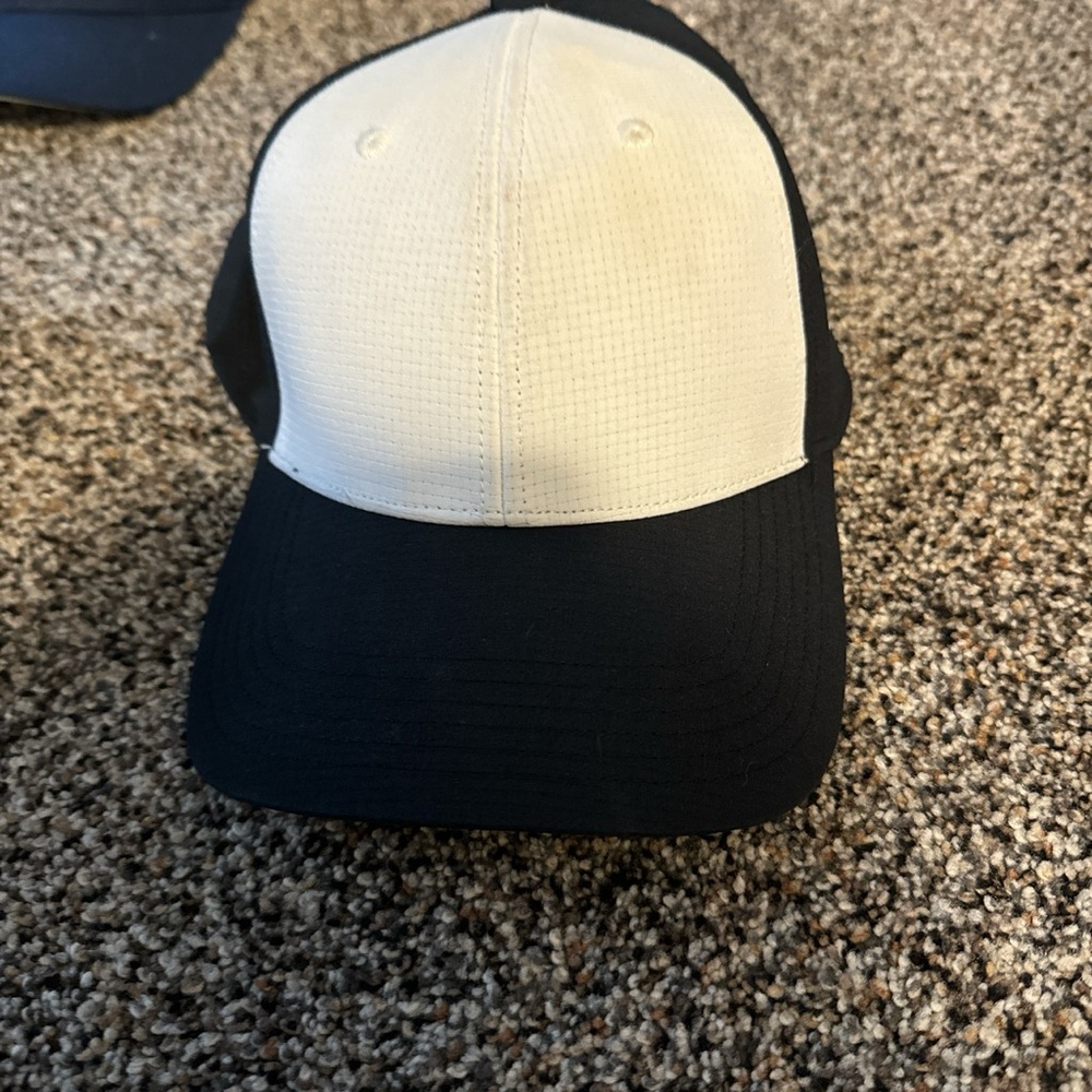 U of U white and black under armor hat